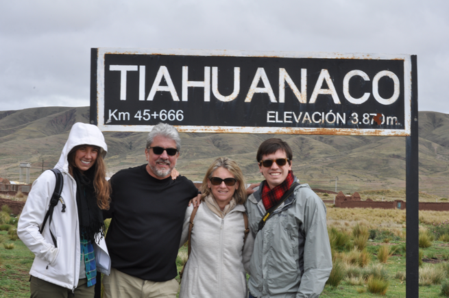 Clavijos_in_Tiahuanaco